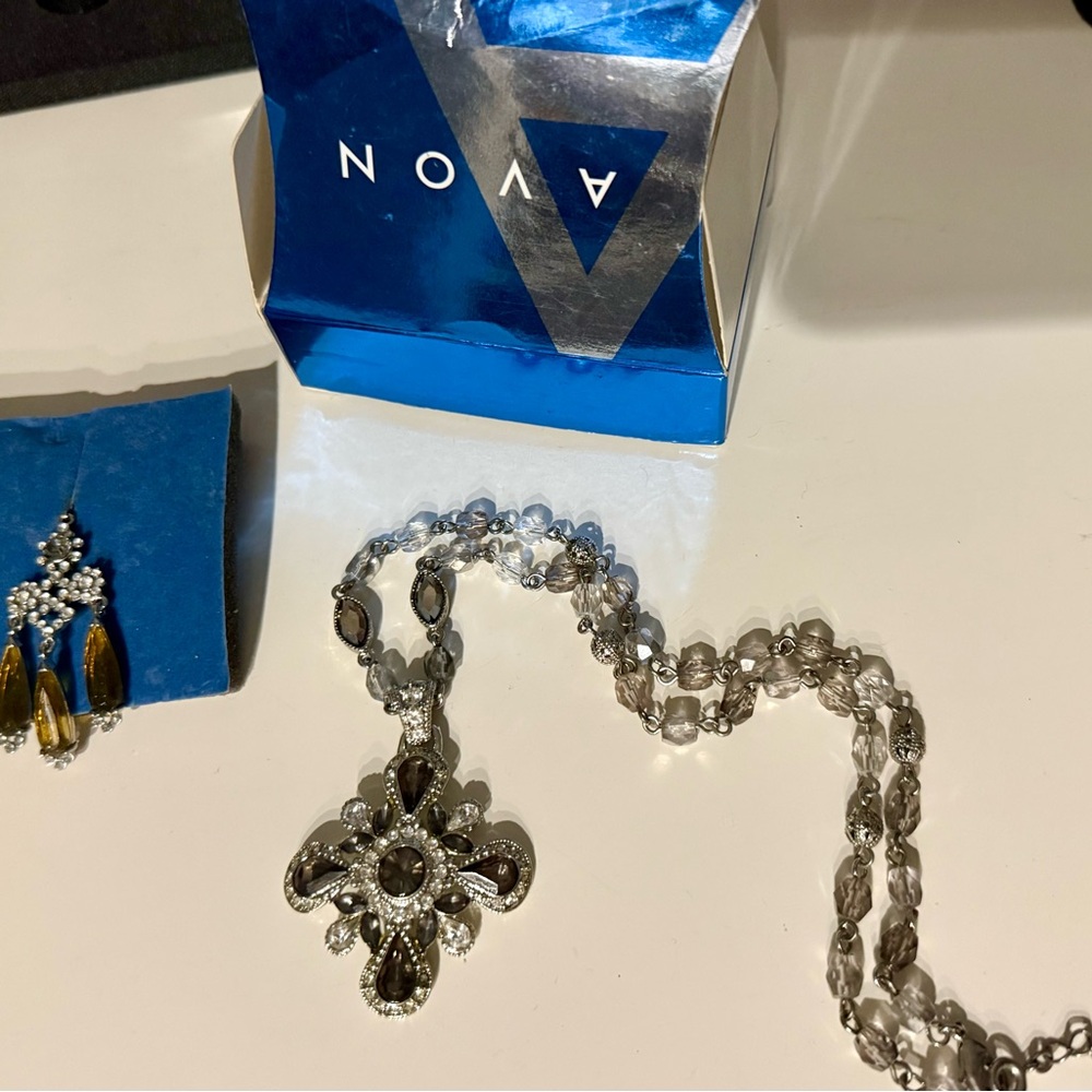 Avon vintage Smoky Gray and Silver Necklace